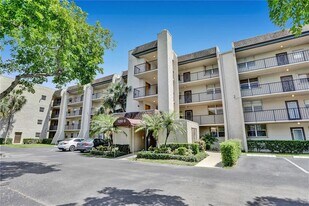 9230 Lagoon Pl, Unit 406 in Davie, FL - Building Photo