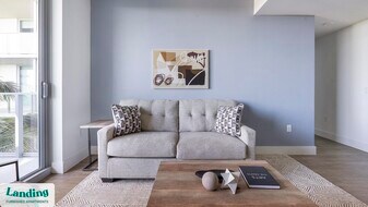 1950 Mayfair St, Unit 901 in Naples, FL - Building Photo