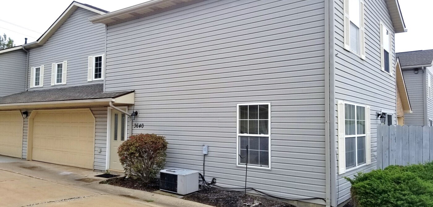 3640 Harris Ave NW in Canton, OH - Building Photo