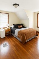 532 W Ravenwood Ave in Youngstown, OH - Building Photo