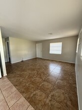62 1st St in Ft. Myers, FL - Foto de edificio - Building Photo