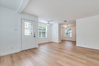 1900 Forest Hill Dr in Austin, TX - Building Photo - Building Photo