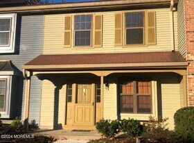 173 Edinburgh Ct in Matawan, NJ - Building Photo