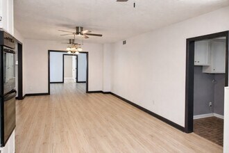 5315 Bayway Dr in Baytown, TX - Building Photo - Building Photo