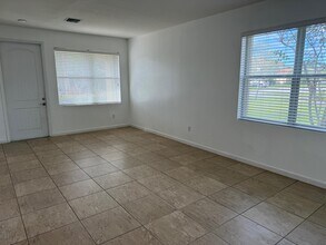 9333 Silent Oak Cir in Royal Palm Beach, FL - Building Photo - Building Photo