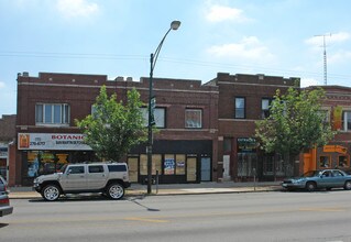 3743 W Fullerton Ave in Chicago, IL - Building Photo - Building Photo