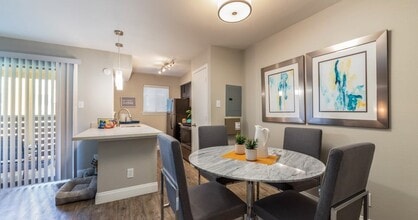 Flintridge Apartment Homes in Arlington, TX - Foto de edificio - Building Photo