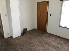 1120 6th Ave NE in Minot, ND - Building Photo - Building Photo