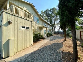 1133 Del Sol Pl in Redding, CA - Building Photo - Building Photo