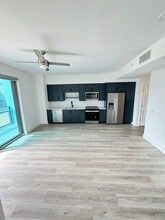 45 NW 31st St in Miami, FL - Foto de edificio - Building Photo