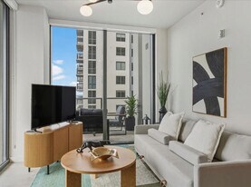 11 NE 6th St in Miami, FL - Building Photo