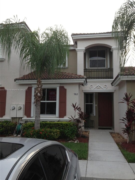 982 NE 42nd Pl in Homestead, FL - Building Photo