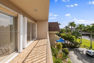 7900 Camino Cir in Miami, FL - Building Photo - Building Photo