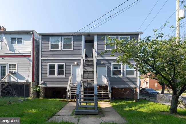 property at 1500 V St SE