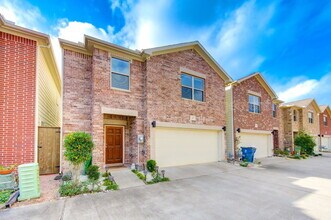 3707 Main Poplar Dr in Houston, TX - Building Photo - Building Photo