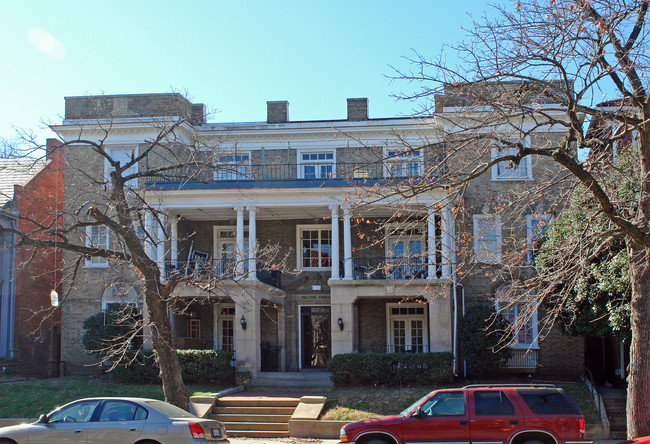 1121 W Grace St in Richmond, VA - Foto de edificio - Building Photo