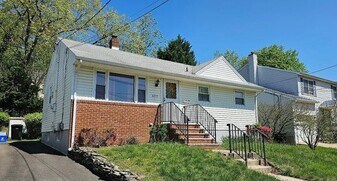 427 Valentine St in Highland Park, NJ - Building Photo