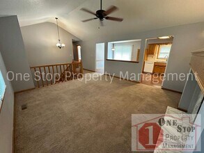 2433 NE Bridgeport Dr in Lee's Summit, MO - Building Photo - Building Photo