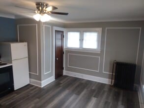 331 5th St, Unit 4 in Elyria, OH - Foto de edificio - Building Photo