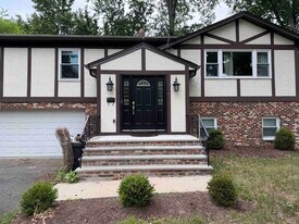 7 Campi Ct in Dumont, NJ - Building Photo