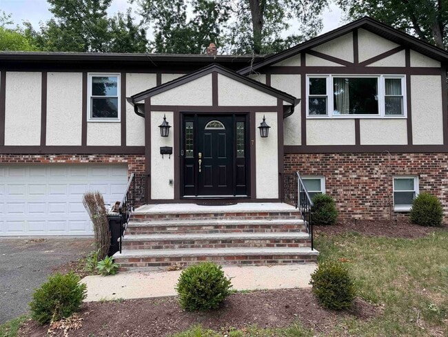 property at 7 Campi Ct