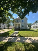 838 E Centerway St in Janesville, WI - Building Photo