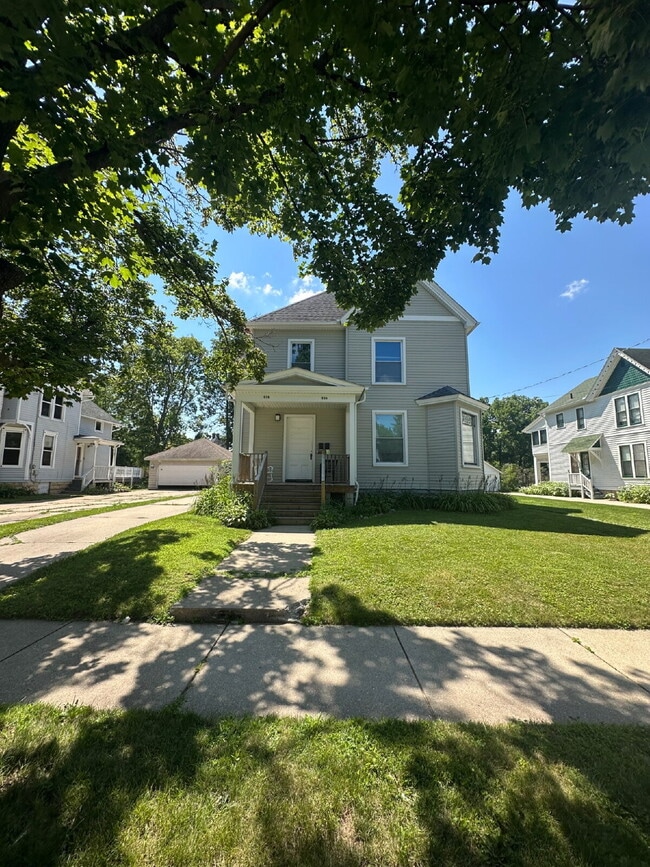 property at 838 E Centerway St