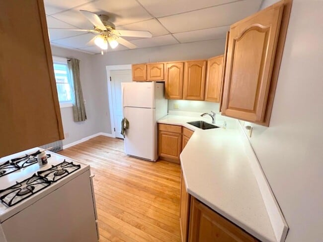 76 Powder House Blvd, Unit 1 in Somerville, MA - Foto de edificio - Building Photo
