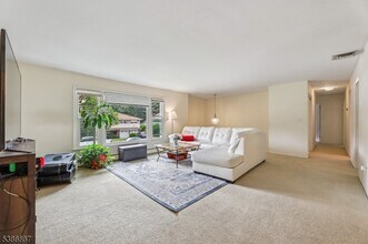 71 Roosevelt St in Roseland, NJ - Building Photo - Building Photo