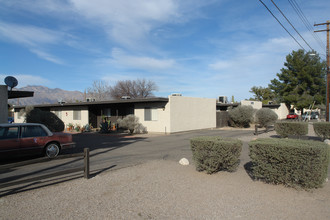 Palo Verde Plaza Apartments in Tucson, AZ - Building Photo - Building Photo