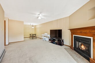 2564 Branch St, Unit 12 in Middleton, WI - Building Photo - Building Photo
