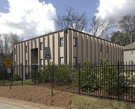 2883 Harris St in Atlanta, GA - Foto de edificio - Building Photo