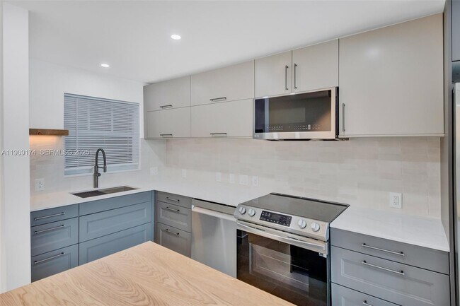 property at 54 Isle of Venice Dr