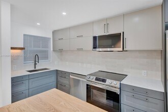 54 Isle of Venice Dr in Fort Lauderdale, FL - Building Photo - Building Photo