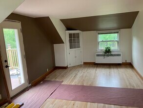 W52N677 Highland Dr, Unit Cedarburg duplex upper in Cedarburg, WI - Building Photo - Building Photo