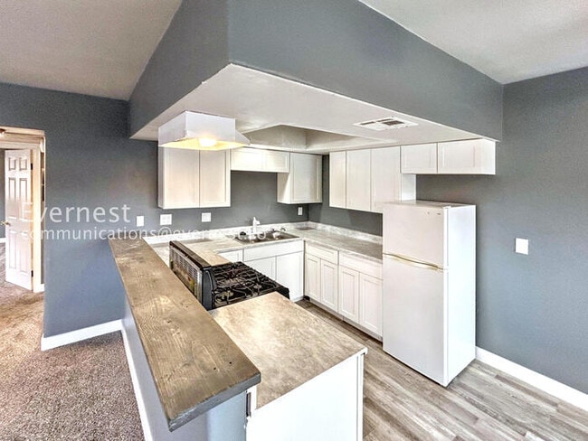 6923 Issac Ave in Las Vegas, NV - Building Photo - Building Photo