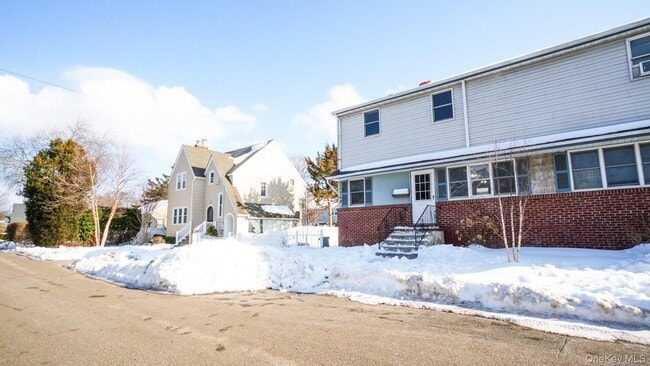 property at 5 Pearsall Pl