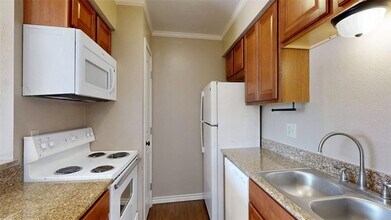 904 University Oaks Blvd, Unit 20 in College Station, TX - Foto de edificio - Building Photo