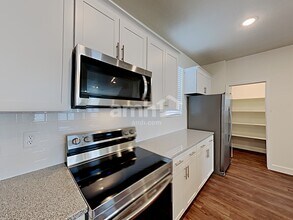 6084 W South Jordan Pky in South Jordan, UT - Foto de edificio - Building Photo