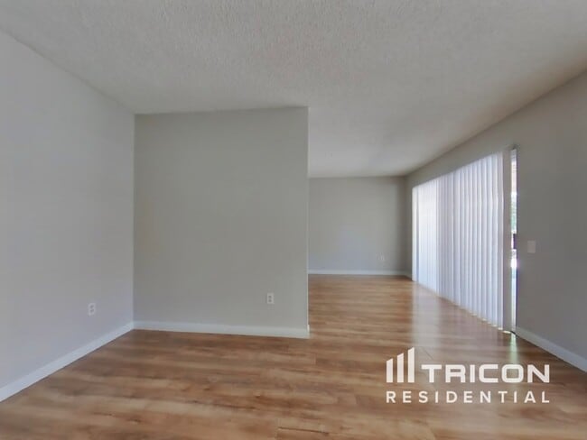 7827 Charmette Way in Sacramento, CA - Building Photo - Building Photo