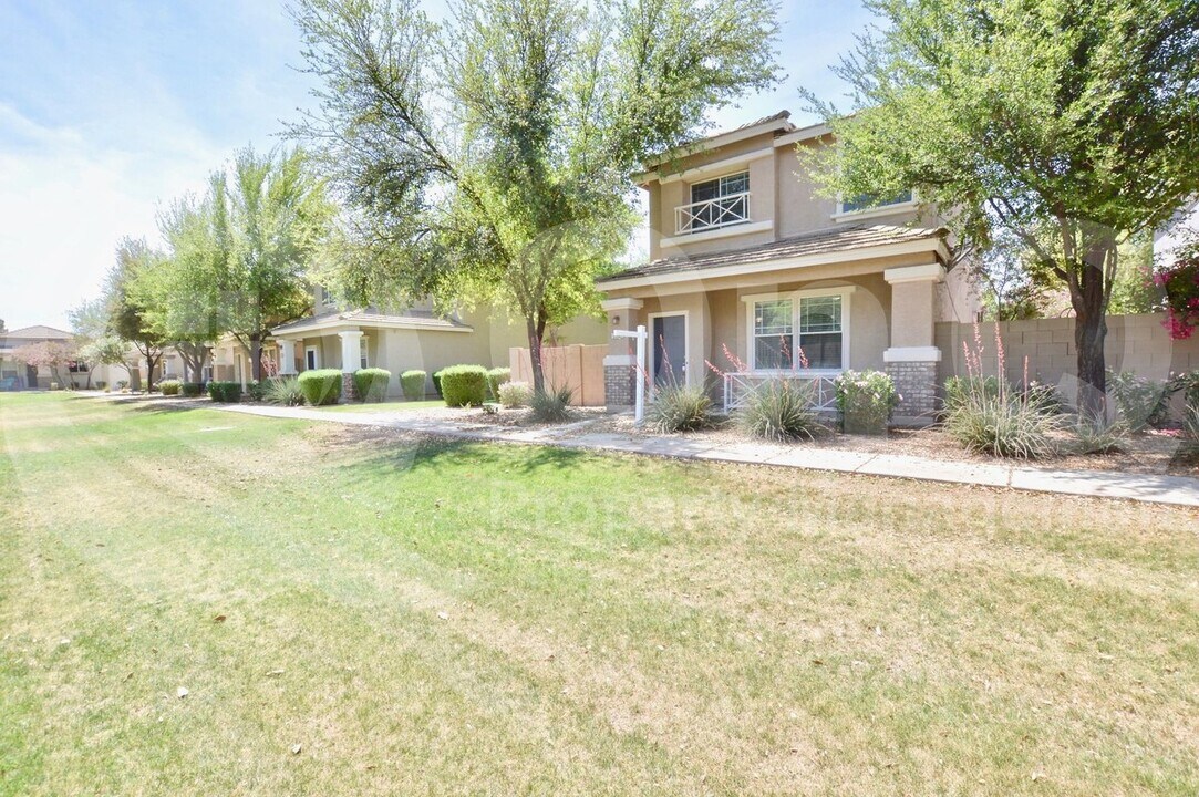 1543 S Longspur Ln in Gilbert, AZ - Building Photo