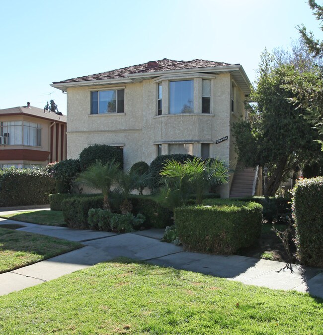 3364-3370 Rowena in Los Angeles, CA - Building Photo - Building Photo