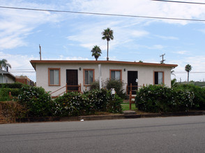 924 S Tremont St in Oceanside, CA - Foto de edificio - Building Photo