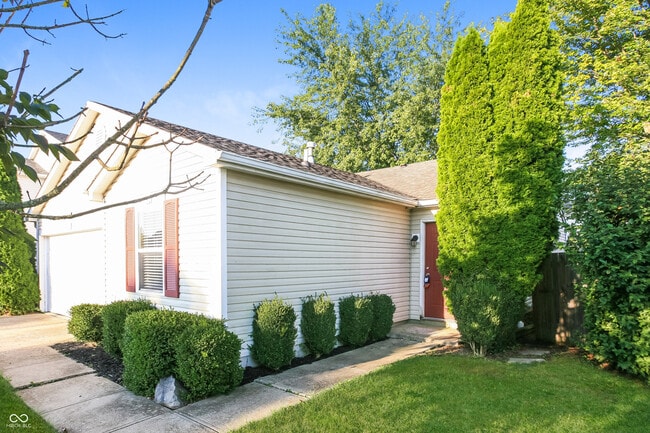 2378 Harvest Moon Dr in Greenwood, IN - Building Photo - Building Photo