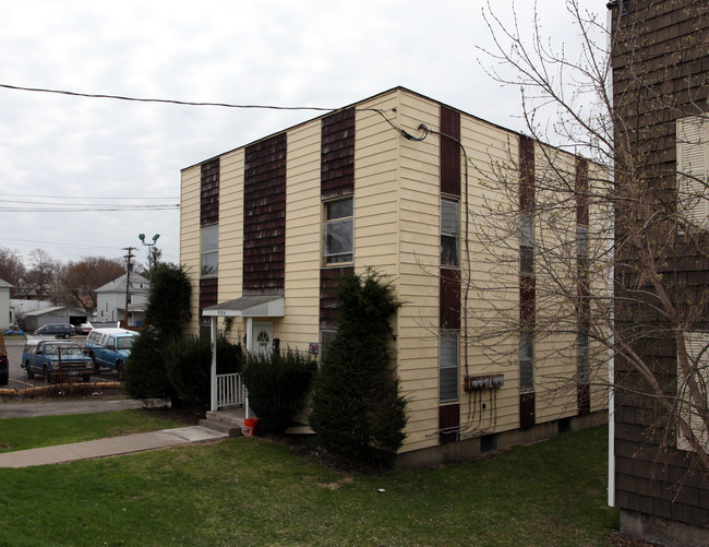 134-136 Grand Ave in Johnson City, NY - Foto de edificio - Building Photo