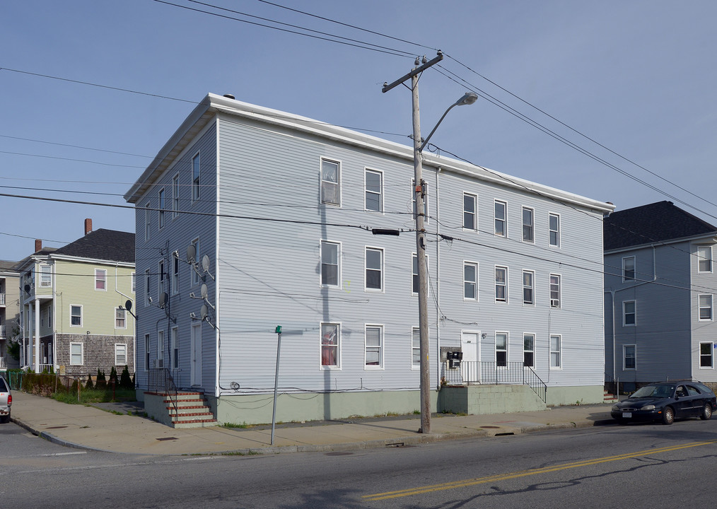 257 Belleville Ave in New Bedford, MA - Building Photo