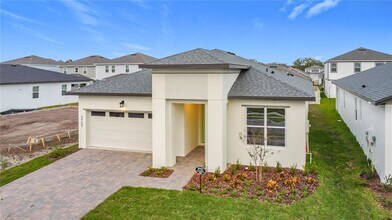 4959 Shady Pnes Dr in St. Cloud, FL - Foto de edificio - Building Photo