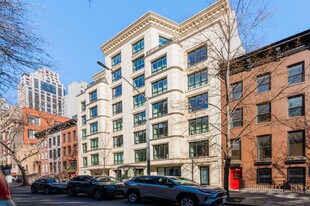 Manor 82 in New York, NY - Building Photo