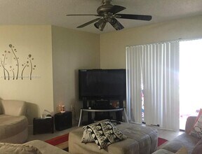 20730 NE 4th Pl-Unit -101 in Miami, FL - Building Photo - Building Photo