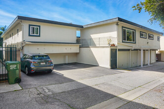 7701 W Manchester Ave in Playa Del Rey, CA - Building Photo - Building Photo